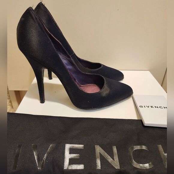 Givenchy Paris Black Peau de Soie Pumps Sz. 6.5 US/37 EU Ret$1175 Made in Italy - Picture 1 of 16